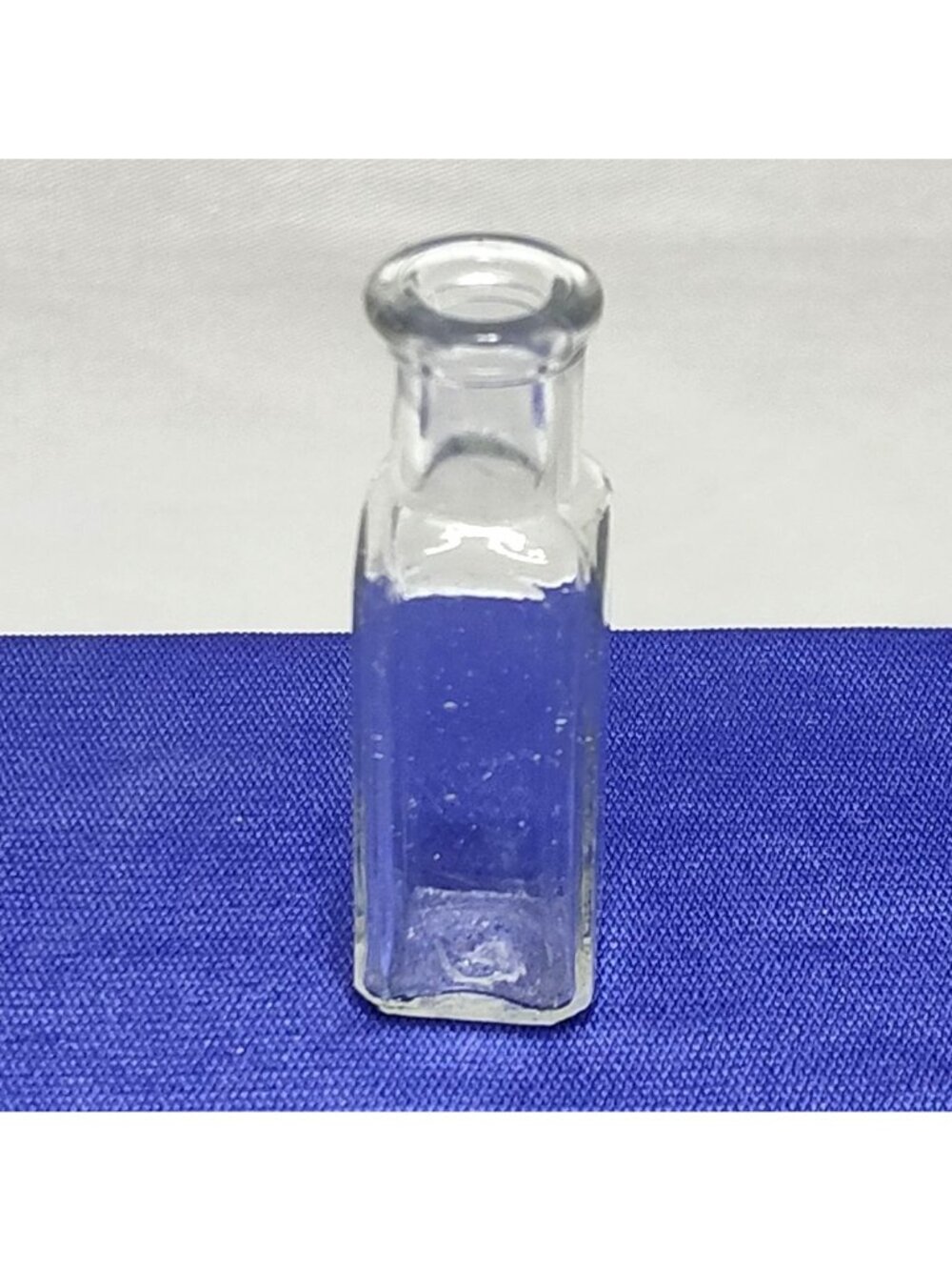 Apothecary Medicine Bottle Wm R Warner & Co Trade Mark Bottom Circa 1910 Antique